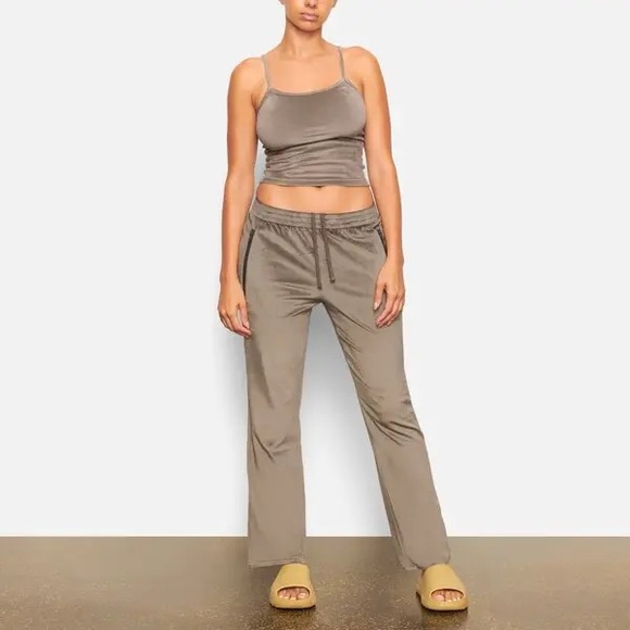 SKIMS GUNMETAL VELOUR  PANTS 4X - Picture 2 of 4